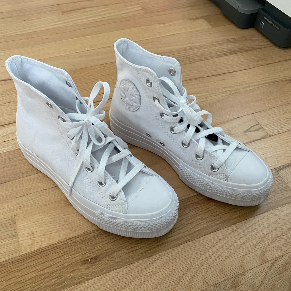 Converse Canvas Chuck Taylor Allstar Platform Sneaker